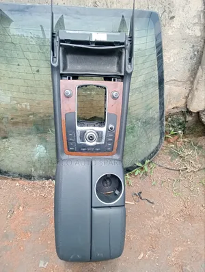 Audi Q7 Complete Arm Rest With Radio Control