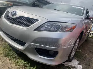 Toyota Camry SE V6 4dr Sedan (3.5L 6cyl 6A) 2011 Silver