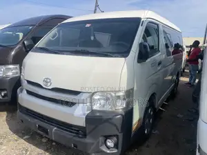Toyota HiAce 2015 White