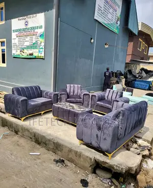 Newly English Arm Roll 7 Seater Sofa Set With Table