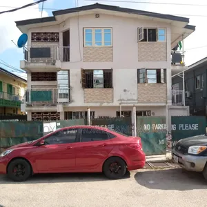 3bdrm Block of Flats in Surulere Lagos for sale