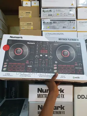 Numark Mixtrack Platinum Fx