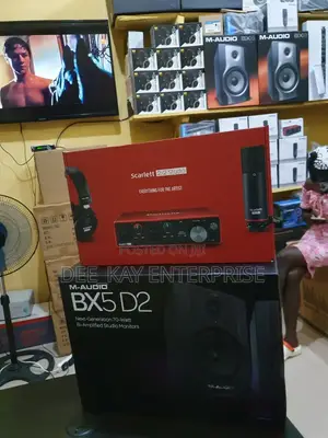 Mini Studio Bundle, M-Audio Bx5 D2, Focusrite Scarlett 2i2 Studio