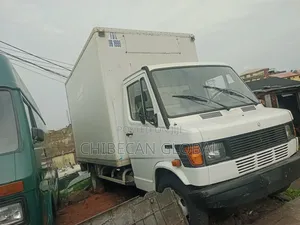 410d Mercedes Benz Truck (Foreign Used) 6 Tyres