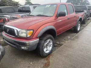 Toyota Tacoma Base V6 4x4 Double-Cab 121.9 in. WB 2002 Red