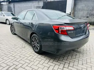 Toyota Camry SE 4dr Sedan (2.5L 4cyl 6A) 2014 Gray