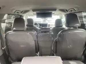 Toyota Sienna XLE 8 Passenger (3.5L 6cyl 6A) 2016 White