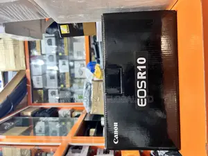 Canon Eos R10