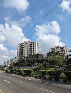 2bdrm Block of Flats in Eric Moore Towers for sale