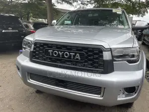 Toyota Sequoia 2015 Silver