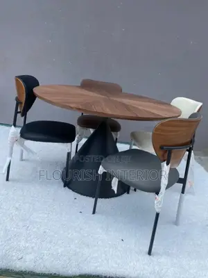 Luxury Standard Quality Wooden Round Dining Set