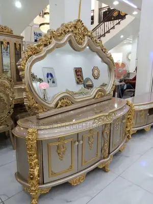Luxurious Large Apartment European Solid Wood Mirror Console and Cabin