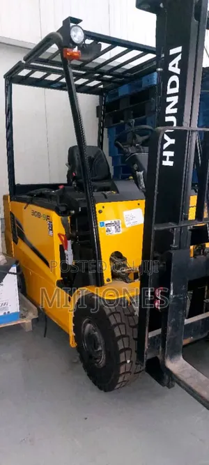 *Hyundai 30b-9f Electric Forklift for Sale - No Battery Included