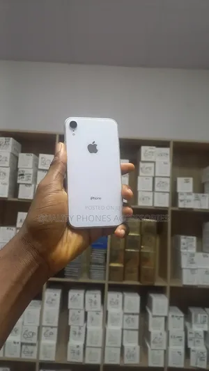 Apple iPhone XR 64 GB White