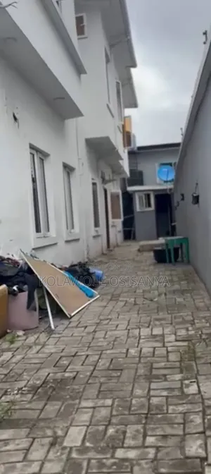4bdrm Duplex in Adelabu for sale