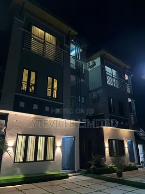 Luxurious 5 Bedrooms and Others