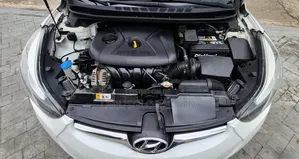 Hyundai Elantra Sport 4dr Sedan (2.0L 4cyl 6A) 2015 Pearl