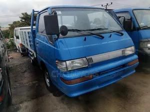 Mitsubishi Delica 2005 Blue
