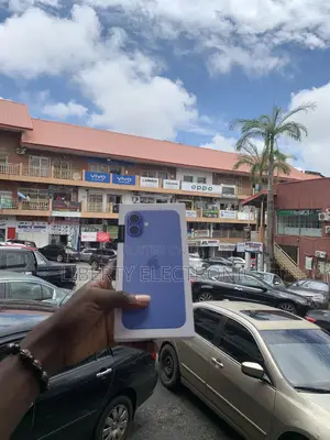 New Apple iPhone 16 Plus 128 GB Blue