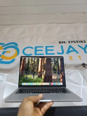 Laptop Apple MacBook Air 2024 M3 13-inch 16GB Apple M3 SSD 256GB