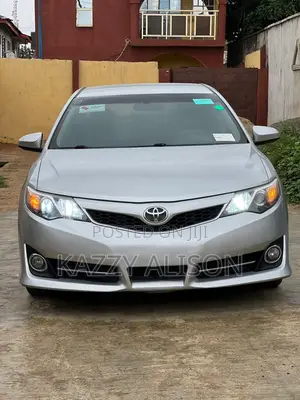 Toyota Camry SE 4dr Sedan (2.5L 4cyl 6A) 2012 Silver