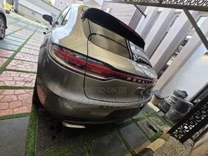 Porsche Macan Base 2021 Gray