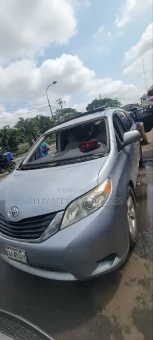 Toyota Sienna 2014 Windscreen Glass Available