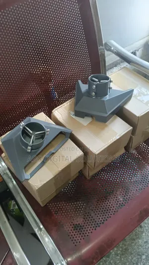 V4 Pole Adapter