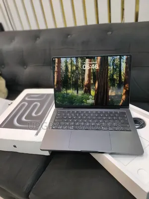 New Laptop Apple MacBook Pro 2023 M3 36GB Apple M3 Max SSHD (Hybrid) 1T
