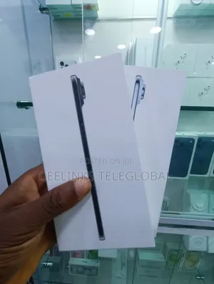 New Apple iPhone 17 256 GB Silver
