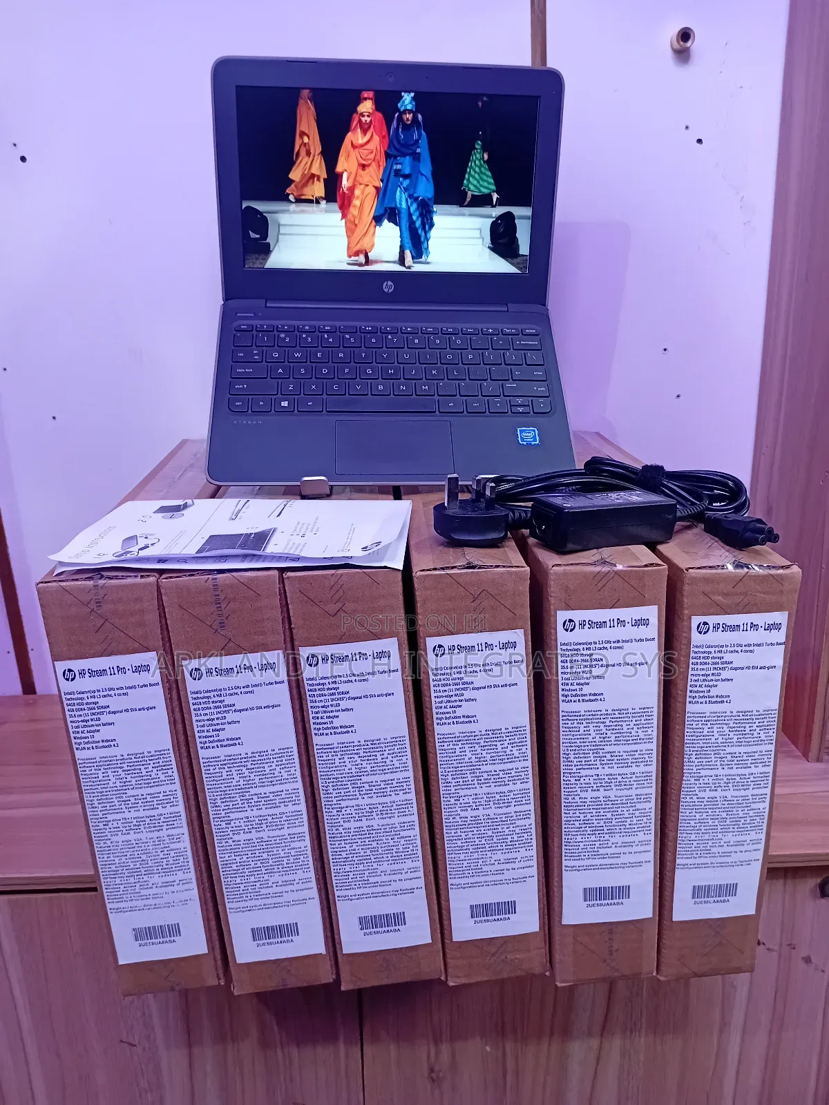 New Laptop HP Mini 311 4GB Intel Celeron SSD 72GB