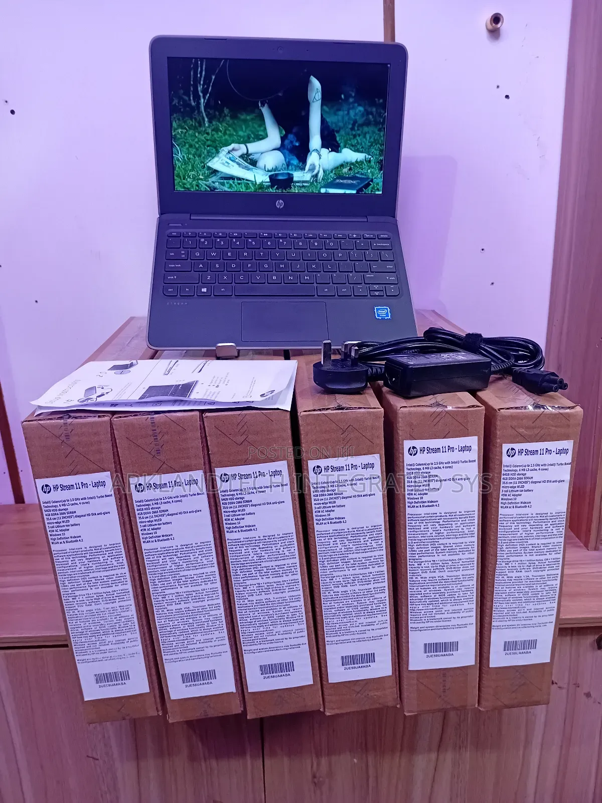New Laptop HP Mini 311 4GB Intel Celeron SSD 72GB