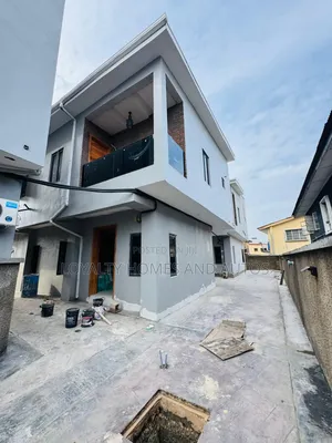 4bdrm Semi Detached Duplex in Surulere Lagos for Sale