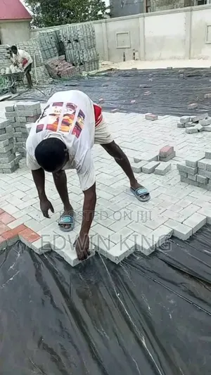 Good Man Interlock Stone