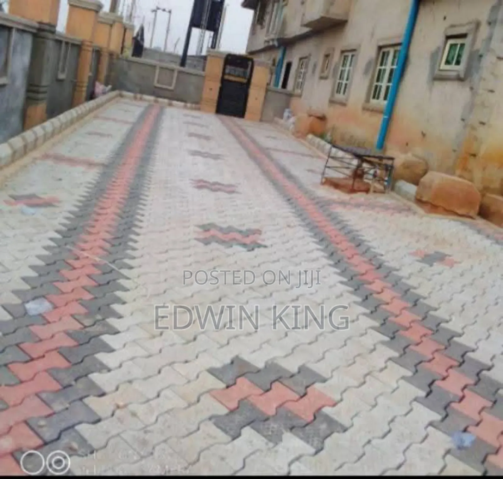 Good Man Interlock Stone