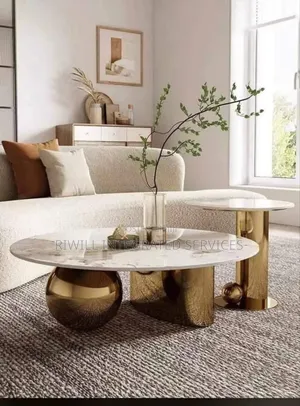 Traditional Classic Center Table With Two Stool