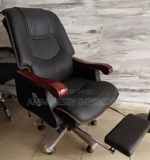 Executive Quality Swivel Office Chair With Leg-Rest