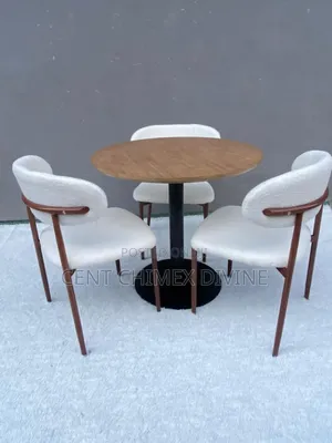Minimalist 3 Chairs Round Table