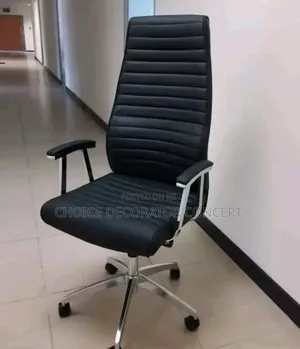 High-Back Executive Office Chair – Sleek Professional Design
