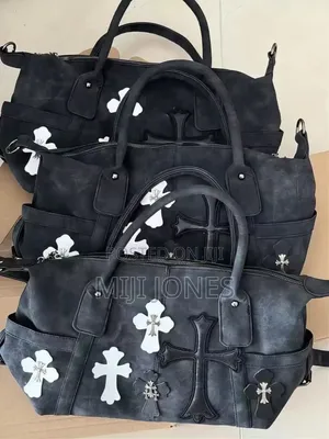 *Dark Chic Gothic Chrome Heart Cross Body Bag*