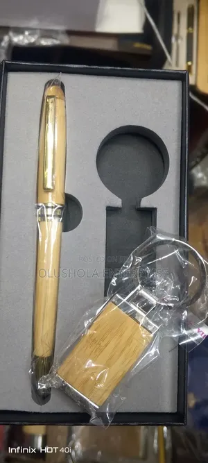 Wooden Keyholder With Pen