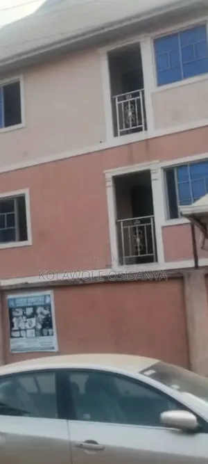 8bdrm Block of Flats in Surulere for sale