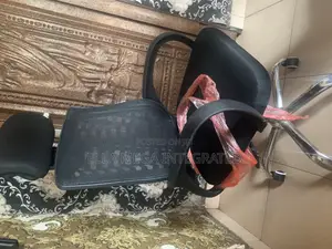 Office Swivel Chair With Arm Rest, Head Rest And Adjustable Height.