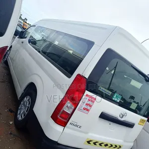 Toyota HiAce 2022 White
