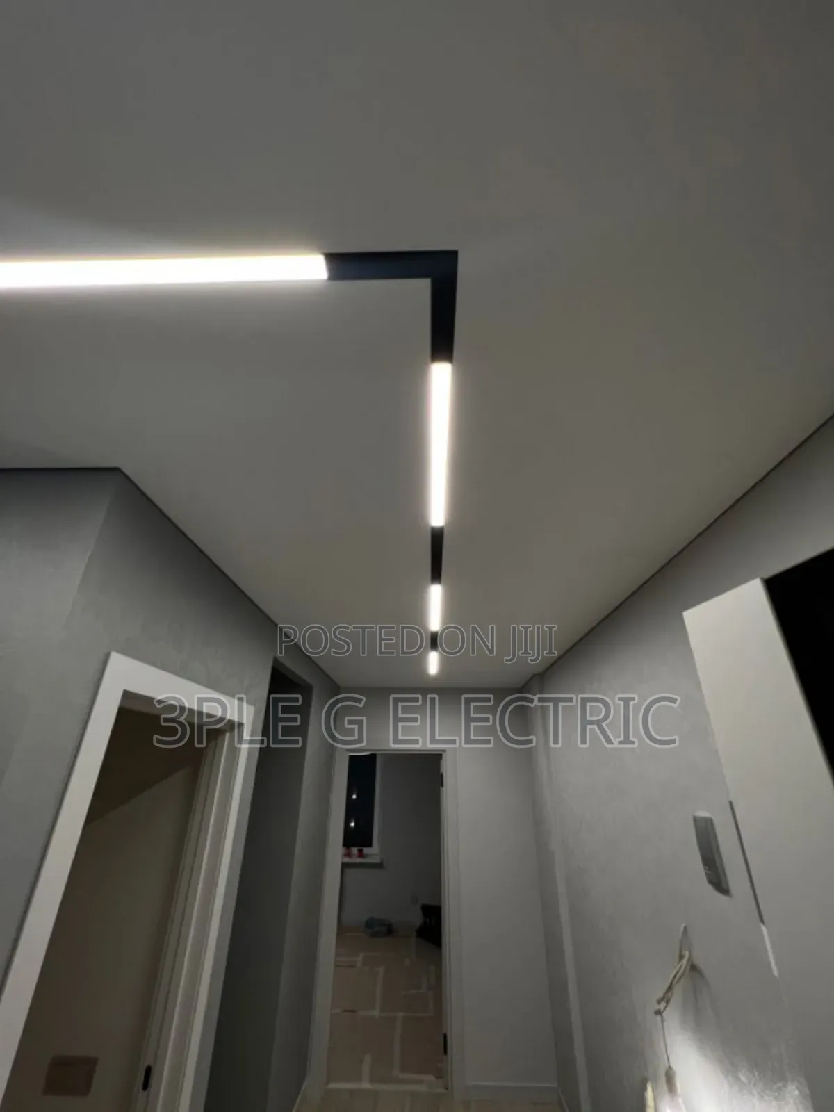 Futuristic Magnetic Track Light