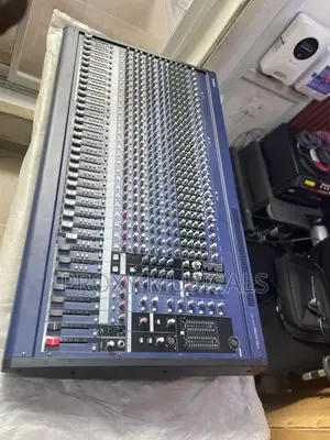 Yamaha 32 Channels Mixer