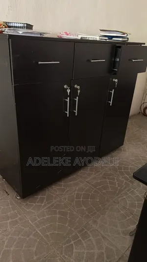 Cupboard/ Cabinet