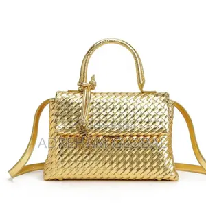 Handcrafted Fashionable Handbag Simple Classic Style