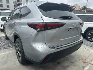 Toyota Highlander XLE AWD 2023 Silver