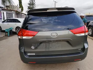 Toyota Sienna 2011 Gray